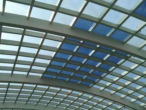建築玻璃幕牆貼膜趕走了高層建築的困擾
